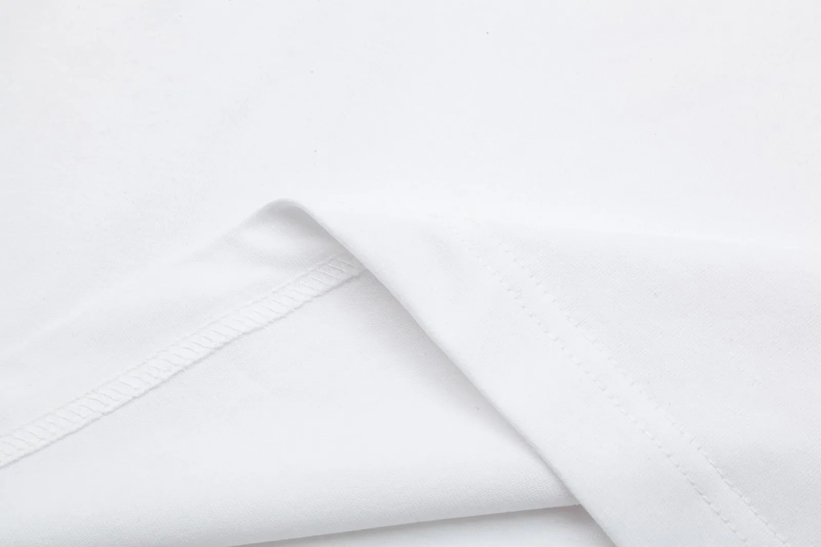 P85✨🔥 [BURBERRY] 2026FW short-sleeved T-shirt, embroidery technology, Premium 26s double yarn 300g fabric, heavy fabric, custom stretcher rib, same vat and dye, complete three standards, same style for men and women, color: Black White, Size: S M L XL XXL